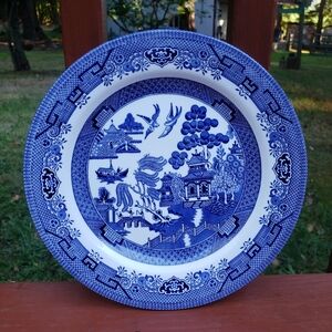 Vintage CHURCHILL Blue & White "Blue Willow" Plate - 10.25" Diameter - England